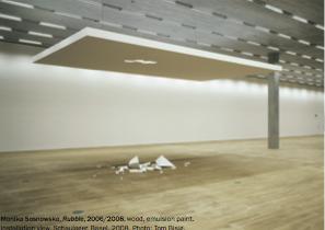 莫妮卡•索斯诺斯卡、《瓦砾堆》、2006∕2008、木头和乳状漆。装置现场、 巴塞尔Schaulager美术馆、2008。
&nbsp;