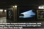 多莉特·玛格丽特、欧洲艺术馆、2008、科隆。前景：多莉特·玛格丽特、《10104安格鲁景观大道》、2004。
