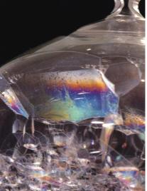 阿米利亚·托莱多、《汩汩》、局部、1968、吹玻璃、水、泡沫剂、30×18厘米。