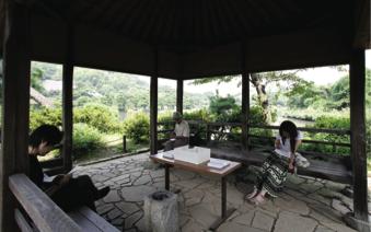 Tris Vonna-Michell、《耗费的亮度》、2008、综合媒介。装置现场、三溪园、横滨。2008横滨三年展。