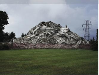 西普里安•加里安、《格拉斯哥Dalmarnock 阿兰街131号，1965-2007》、2007、彩色图片、168×211厘米。