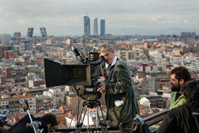 摄影师杜可风正在拍摄《控制的极限》、马德里、2008年2月22日。