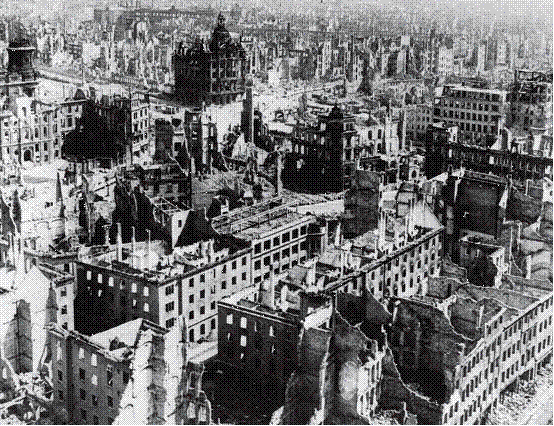 德累斯顿、德国、1945年2月14日。
