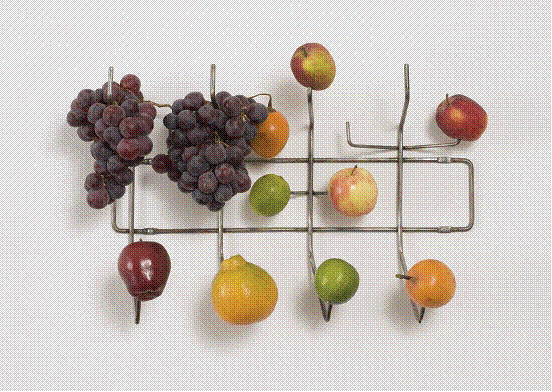 加百利•塞拉、《全挂起来》、2006 、金属、水果、尺寸可变、选自《Stepmothernature》系列、2006-2008。