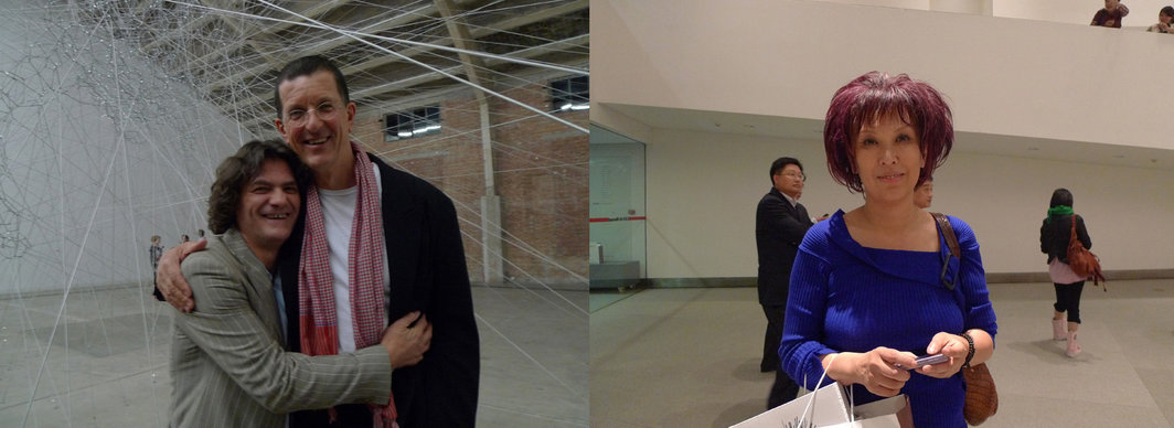 左图：常青画廊的马里奥（Mario Cristiani）和艺术家安东尼•葛姆雷(Antony Gormley)。右图：画廊家林明珠 (Pearl Lam)。
