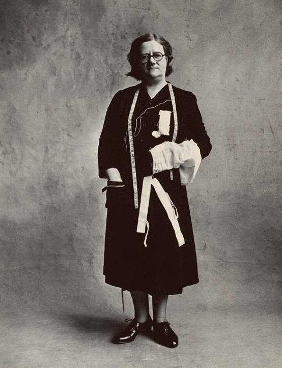 欧文•佩恩、《女装试样者》、1950/51、黑白摄影、34×26cm。