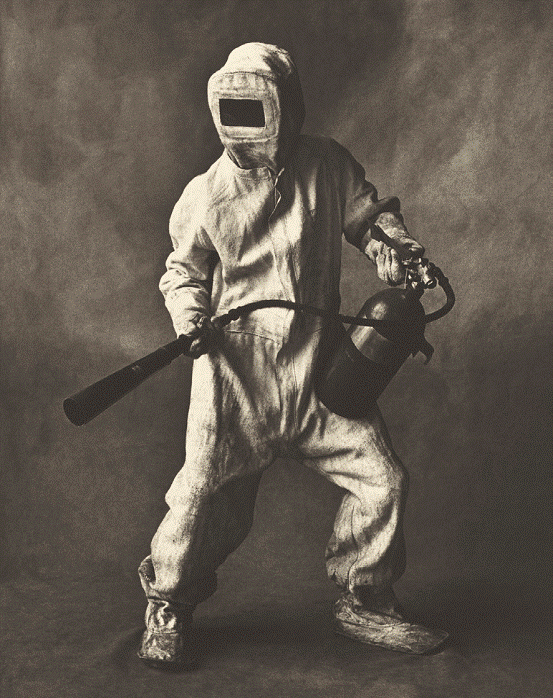 欧文•佩恩、《钢厂救火队员》、1961/1967、黑白摄影、42×33cm。