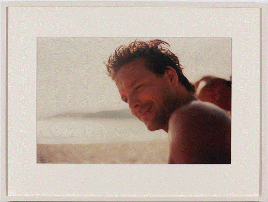 特洛伊•布朗特奇、《Mickey》、1985、彩色摄影、60×79cm。