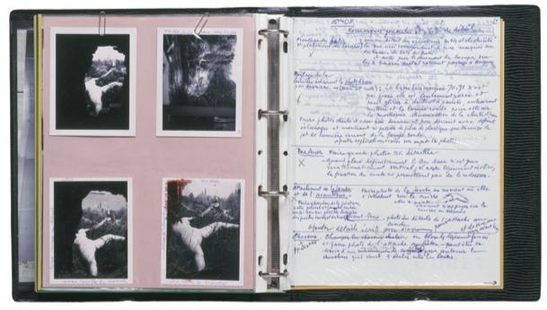马塞尔·杜尚，第二本《组装指南》(1966)，塑料文件夹，内有黑白照片、草图、用石墨笔在纸上和照片做的笔记，透明塑料保护膜。