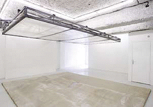 奥斯卡•图阿松、《屁股到嘴（Ass to Mouth）》现场、2009、巴黎Balice Hertling画廊。