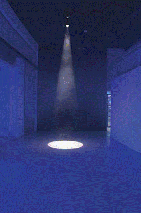 乌拉•冯•布莱登堡、《Around》、2005、16毫米黑白影片剧照、2分45秒。