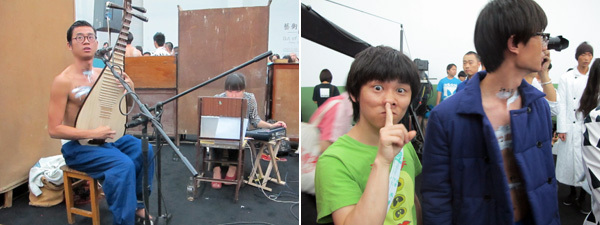 左: 弹琵琶的音乐家李带菓、VAVABOND；右: 尤伦斯外聘艺术指导广煜 (左)