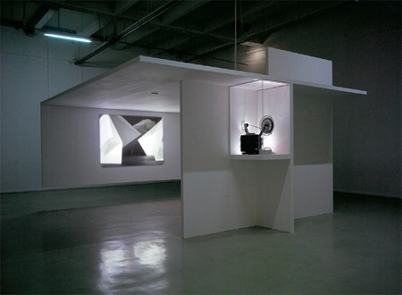 沙尔切维奇“只是在黑暗之后”现场、2007、法国Centre d’Art Contemporain d'Ivry。