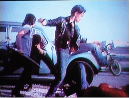 黑特•史德耶尔、《十一月》、 2004、彩色录像剧照、25分钟。 