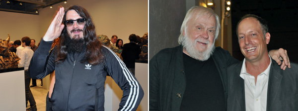 左: 艺术家Jonathan Meese； 右: 艺术家John Baldessari与收藏家Jason Rubell。