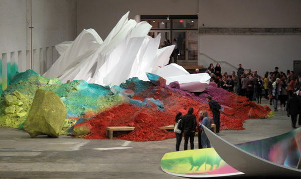 卡特琳娜·格劳斯、《更上一层楼》（局部）、2010、综合媒介、 尺寸可变、 装置现场。
