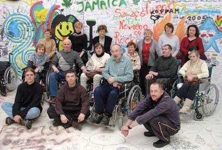 阿瑟曼（前排右）与Nowolipie小组，华沙，2005