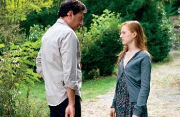 里维特、《36个角度看圣卢山》、2009 、35毫米剧照、84分钟。vittorio (sergio Castellitto) and Clémence (Julie-Marie Parmentier).
&nbsp;