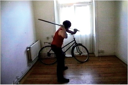 克拉拉•利登，《社会躯体》，2006年。彩色图像截图，时长：4分50秒。