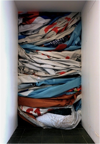 克拉拉•利登，《总是在别处》（局部），2010年， 广告牌海报、幻灯片投影，展览现场，伦敦蛇形画廊。