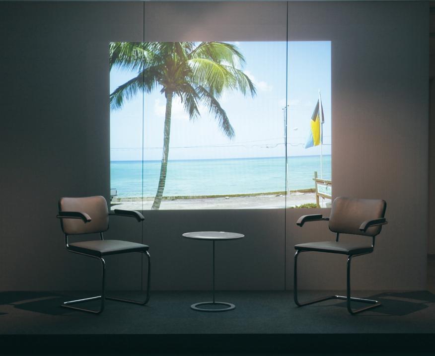 戈尔丁+塞内比，《公共记录中的无头者》（Headless: From the Public Record）（2009），PowerPoint演示和会话的视频记录照片，索引，斯德哥尔摩。会话参与者：Angus Cameron（经济地理学家），K. D.（科幻小说作者），Kim Einarsson（策展人/作家），Anna Heymowska （布景设计师），Marcus Lindeen（导演）和Eva Rexed （演员）。选自《无头者》（Headless）（2007–）。