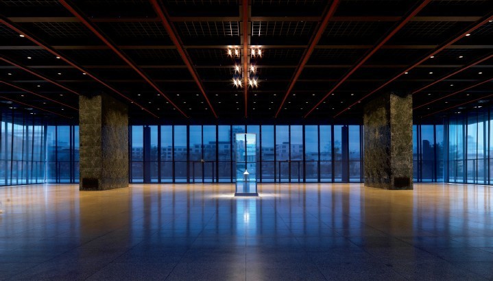 杜尚的Belle Haleine香水瓶, 1921,展览现场，柏林新国家美术馆，2011年1月。