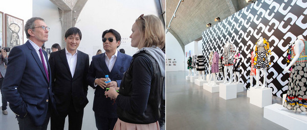 左：佩斯画廊Arne Glimcher先生（左一）、佩斯北京画廊总裁冷林先生（左二），新闻发布会现场；右：展览现场。