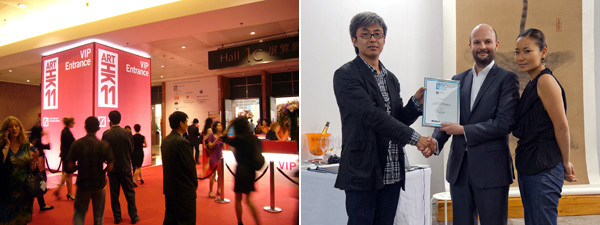 左: 香港艺术博览会VIP区入口；右：艺术家高伟刚、博览会总监Magnus Renfrew、连卡佛的Joanna Gunn。 