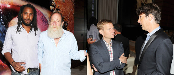 左：艺术家Rashid Johnson（左）Lawrence Weiner； 右：艺术家Will Cotton与Richard Phillips。