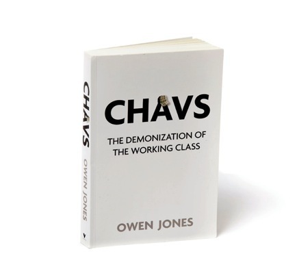 欧文·琼斯，《CHAVS: 英国工人阶级的魔鬼化》，Verso出版社, 2011。