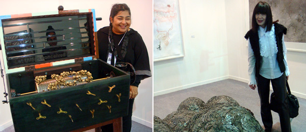 左图：SKE画廊的Sunitha Kumar Emmart 和Navin Thomas的音乐盒。右图: Performa创办人RoseLee Goldberg。