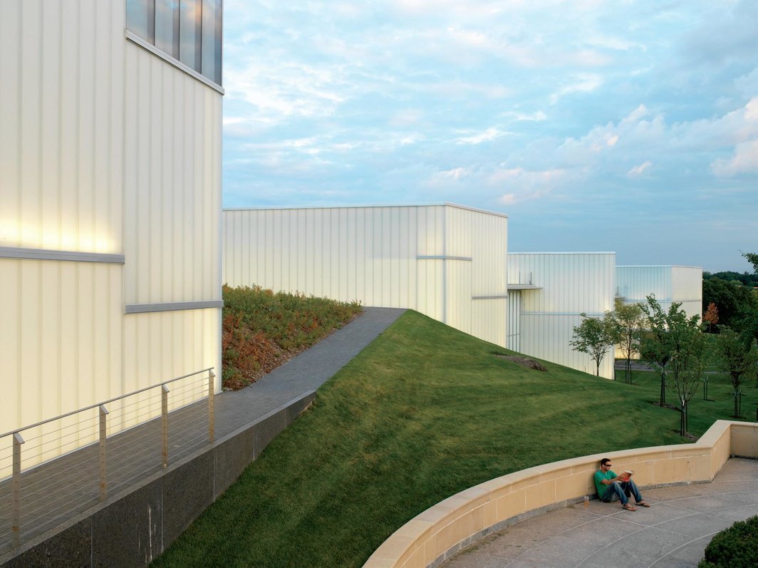 斯蒂芬•霍尔建筑事务所，尼尔森-艾特金斯艺术博物馆，1999–2007, 肯萨斯城，MO。