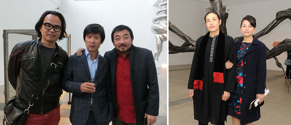 左：艺术家陈文令，林冠画廊前艺术总监旷卫和艺术家席建军。右：艺术家韩冰和友人。