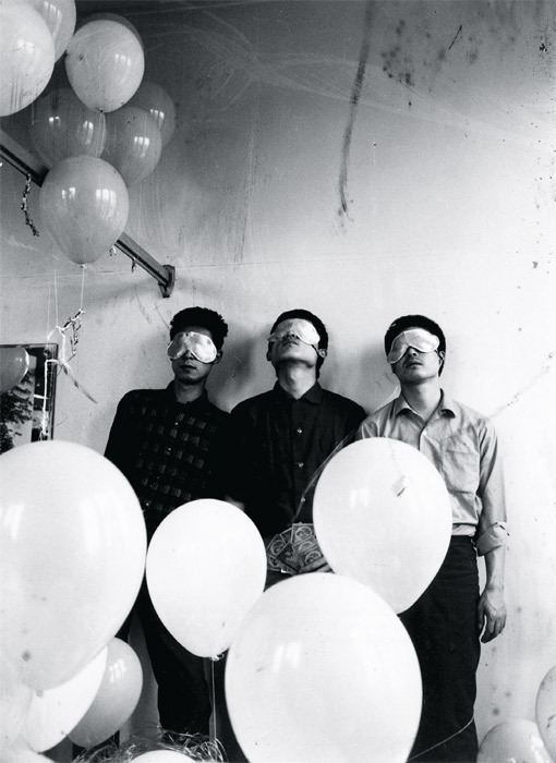 高赤中心小组，内科画廊，东京，1963。从左至右：高松次郎，赤濑川原平，中西夏之。