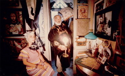 谢尔盖和演员Leila Alibegashvili在谢尔盖家，第比利斯，格鲁吉亚，ca. 1980。