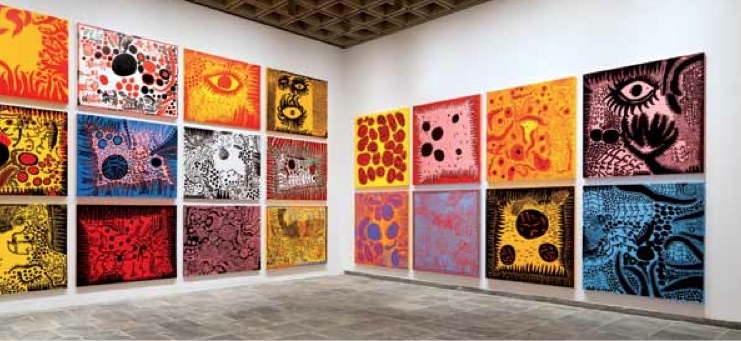 “草间弥生”展览现场，2012年，惠特尼美国艺术博物馆，纽约。摄影：Sheldan C. Collins。