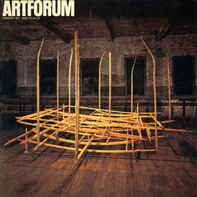 第一道门仪式系列10/78，1978, 木头，石头，9X13X13英尺。