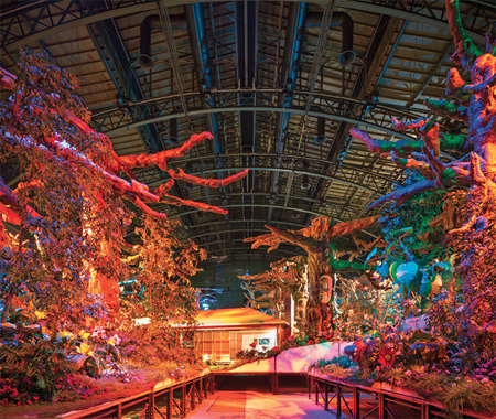 保罗・麦卡锡，《WS》，2013，综合材料。展览现场。摄影：James Ewing。