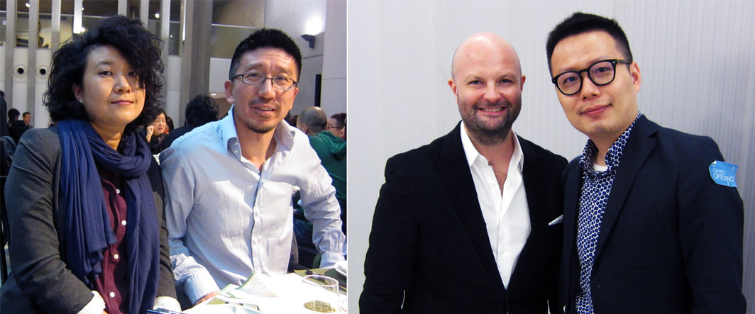 左：艺术家段建宇与王兴伟；右：巴塞尔艺术博览会亚洲总监马格纳斯•伦弗鲁（Magnus Renfrew）与Leo Xu Projects负责人许宇.