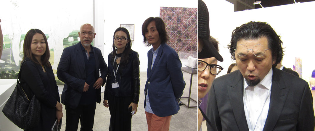 左：艺术家张恩利夫妇，香格纳画廊的陈艳与施勇；右：艺术家村上隆（Murakami Takashi）.