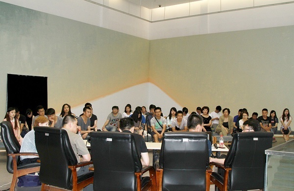  6月7日艺术团体“组织小组”在OCAT西安馆举行见面会。
