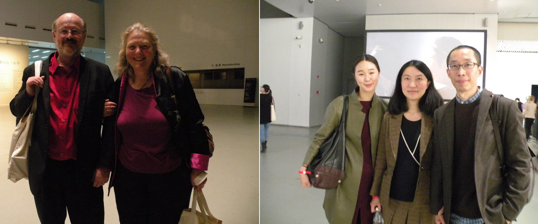 左：大卫・柯鲁克（David Crook）和伊莎白・柯鲁克（Isabel Crook）夫妇长子柯鲁及夫人玛尼；右：策展人张离，姜亦朋及友人.