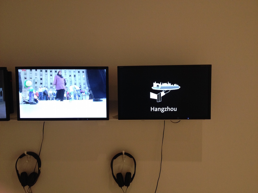 《工人离开工厂》（Workers Leaving Their Workplaces ），2014，16屏录像装置，图中为中国杭州部分。图片由周昕提供。