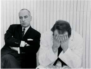 哈伦·法罗基，《不灭的火》，1969年，16毫米胶片，黑白有声，25分钟.