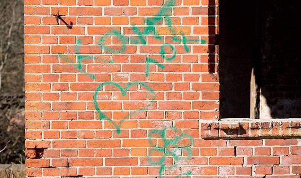 康德故居外景，韦谢洛夫卡，俄罗斯，2015年5月5日.摄影：Alexey Milovanov.