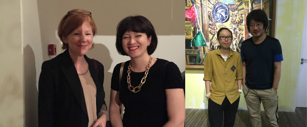 左：西安OCAT馆长，策展人凯伦.史密斯与上海OCAT总监玛利亚; 右：艺术家耿旖旎与艺术家颜磊。