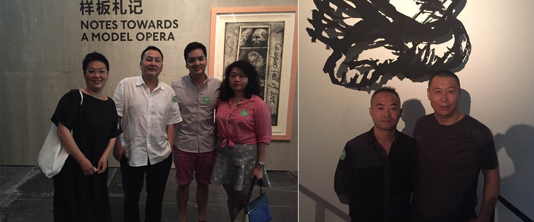 左：艺术家林天苗，王功新，王上及友人；右：艺术家陈文波与站台中国的陈海涛.