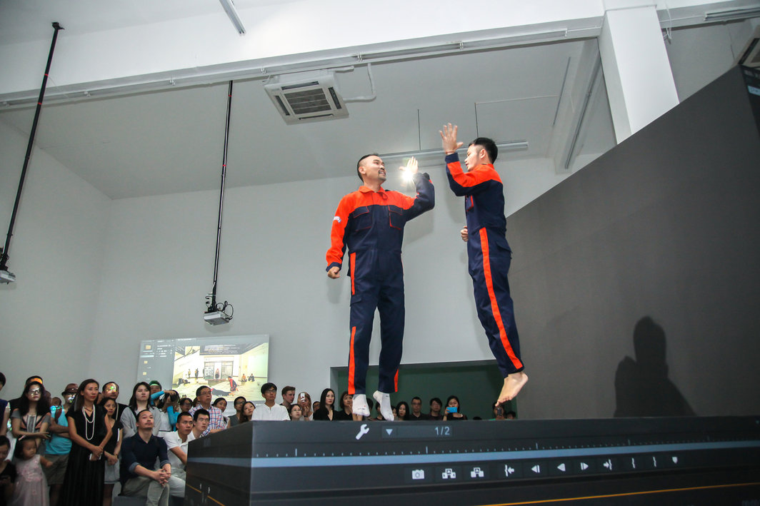 胡向前，《再造米开朗基罗——完美剪辑》，2015，行为。图片由艺术家及长征空间提供.