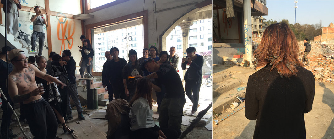 左：艺术家周轶伦现场表演喷枪理发 ；右：理发成果.