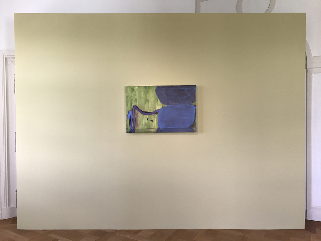 Rosalind Nashashibi，《在薇薇安的花园中》（In Vivian’s Garden），2016，布面油画，23 2/3 x 35 2/5"。展场：Palais Bellevue, Kassel.